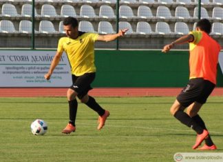 Ботев разтрогна с Кикарин, Стоянов и Кутев