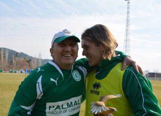 Феновете на Пирин със специален подарък за Иван Цветков