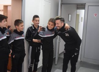 Щрак! Пауло Сержо се снима с юноши на Локо