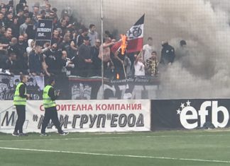 PlovdivDerbyTV: Не мина и без пиро, и горене на червени трофеи в Трибуна Бесика