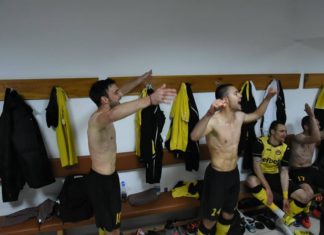 СНИМКИ: Празненства и в съблекалнята на Ботев