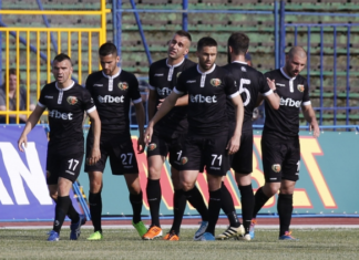 Локомотив най-накрая потегли към гара „Европа“! Черно-белите изпразниха претъпкания стадион в Русе