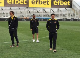 СНИМКА: Вияна е по джапанки, но започва като титуляр