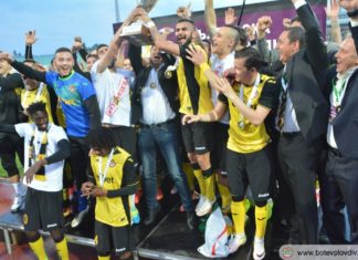 Феновете Ботев се събират в 17:30 на Колежа! Играчите идват с открит рейс и тръгва шестиве към общината