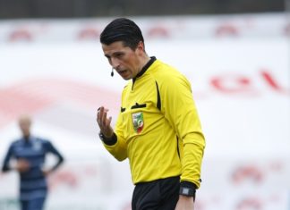 Съдии и съдийски наблюдател обсъждаха имаше ли дузпа за Ботев и вкара ли Вияна гола си с ръка! Главният рефер огорчен от псувни по него