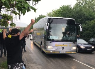 PlovdivDerbyTV: Екзалтирани фенове на Ботев посрещнаха автобуса с футболистите пред Националния стадион