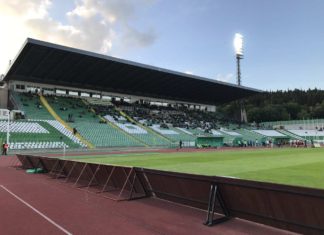 Страшно малко публика в двата сектора в Стара Загора СНИМКИ