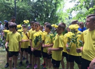 Юноши и фенове на Ботев почетоха клубния патрон