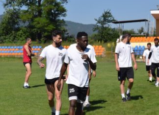 Войнов обнадежден за един от футболистите на проби! Смърфовете преговарят с вътрешен халф от Молдова