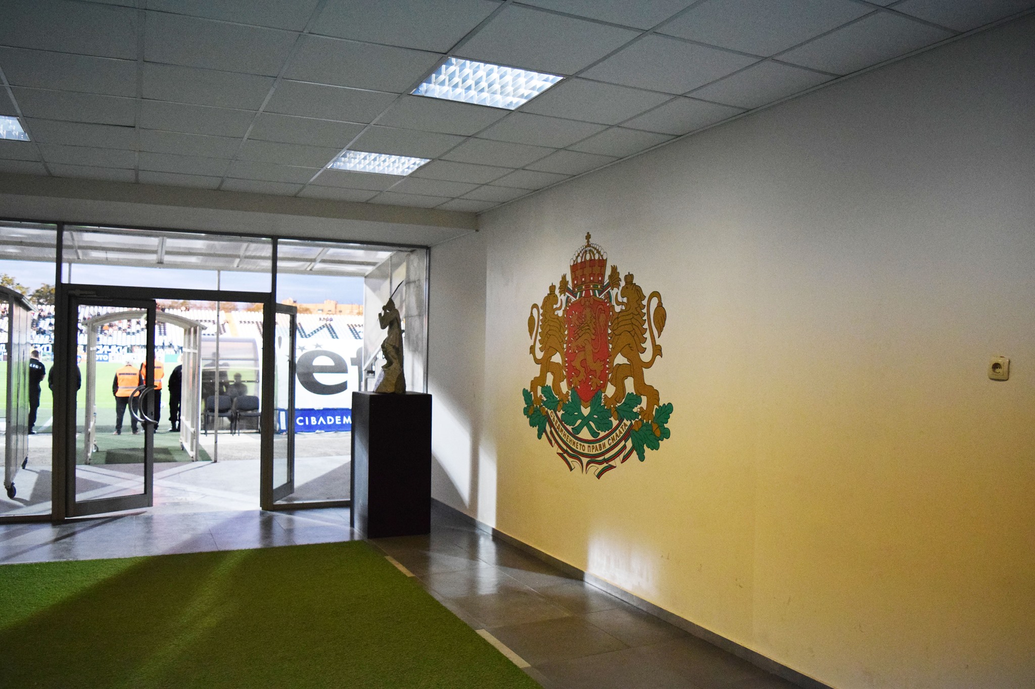 Българският герб грейна на Лаута за празника!