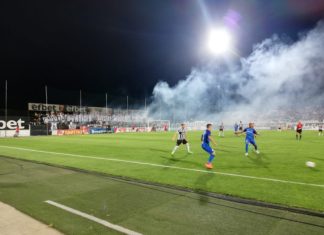 PlovdivDerbyTV: Феновете на Локо Пд с пиро и послание