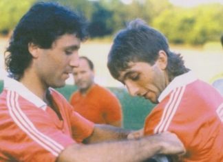 Нечувано: Левски съдействал за пристигането на Стоичков в ЦСКА