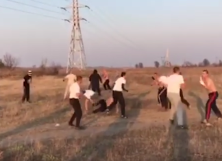 Страшно ВИДЕО видя бял свят! Вижте как жестоко се млатят ултраси на Локо и Ботев на уговорени боеве