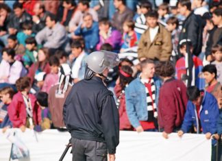 РЕТРО СНИМКИ на публиката на Локо Пд!