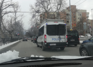 ВИДЕО и СНИМКИ: Авто-шествието от Колежа потегли с клаксони и ескорт