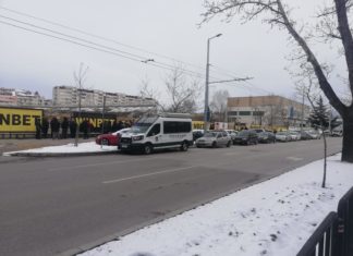 СНИМКИ: Бултрасите започнаха да се събират пред Колежа, полицията ги следи