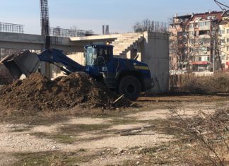 СНИМКИ и ВИДЕО: Машините на Колежа започнаха работа! Случайни минувачи спират и питат: Доживяхме ли?