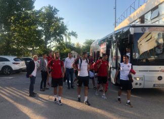 Словаците пристигнаха и попитаха: Колко зрители се очакват? Капитанът им аут от мача! Рейсът им закъсал на магистралата!