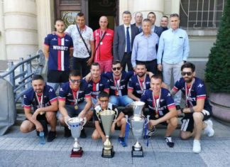 Шампионите от КЦМ занесоха трофея в Общината