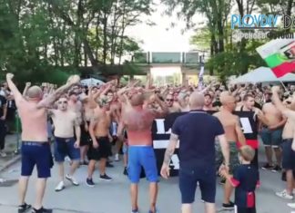 PlovdivDerbyTV: Феновете на Локо Пд пристигнаха на Лаута с шествие!