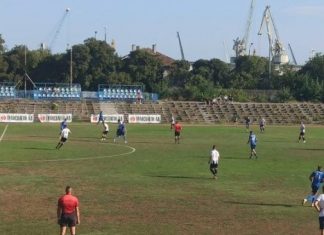 Дубълът на Локо издържа 49 минути без гол, но след това последва разгром