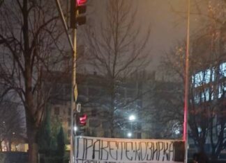 Пловдив осъмна в плакати, феновете на Ботев поискаха замразяване на разплащанията за Колежа