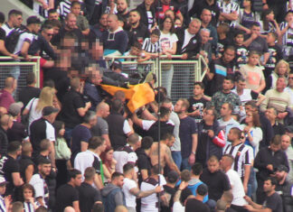 СНИМКИ: Фен от Бесика бе изнесен с носилка! 10 минути трябваха на лекари и полиция да го качат на линейка