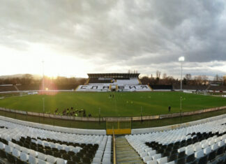 Вижте съставите на Славия и Локо Пд