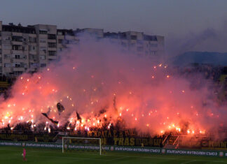 PlovdivDerbyTV: Вижте пирото на бултрасите и посланието, което то носеше