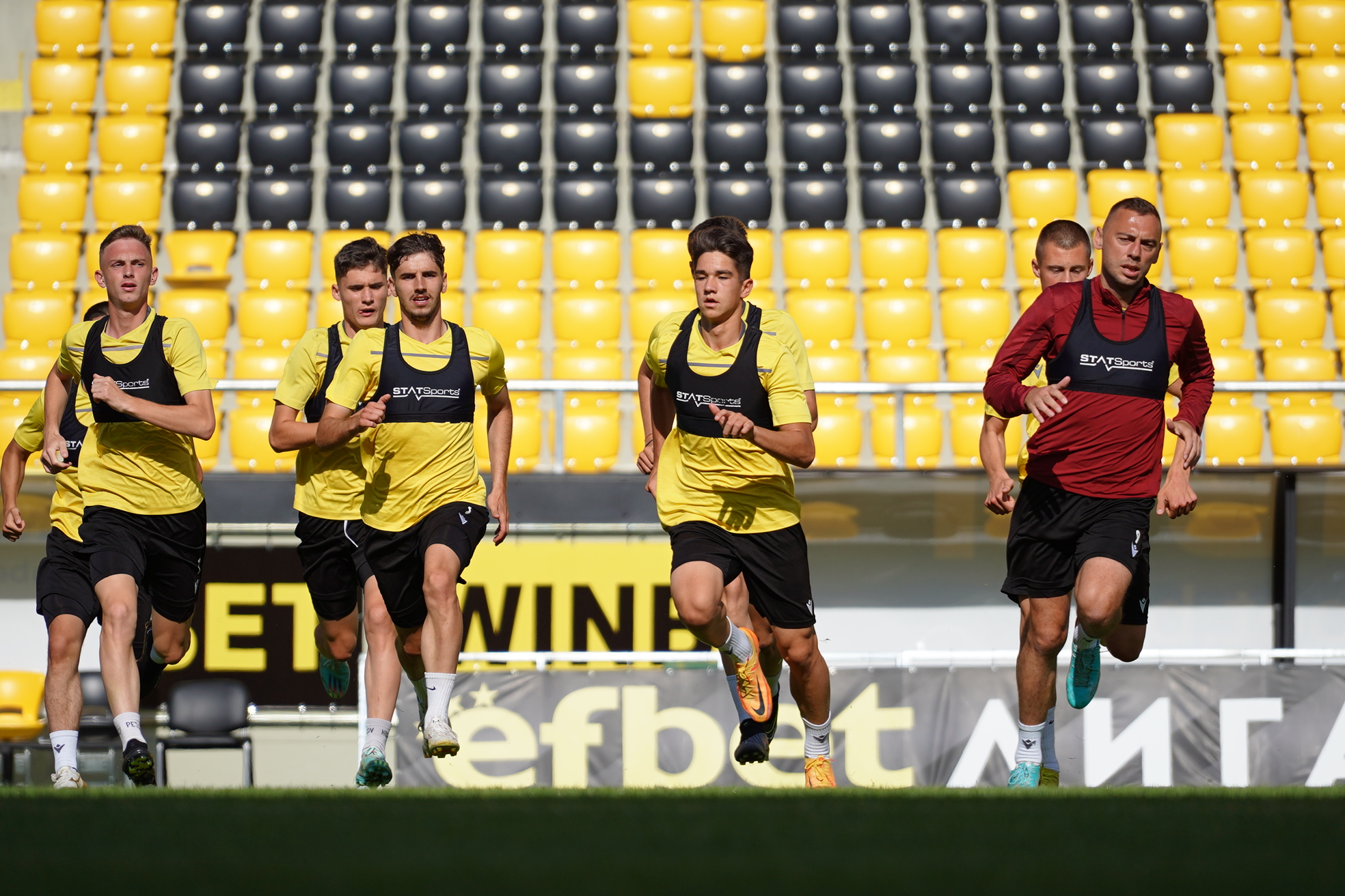 Ботев тренира на „Колежа“ преди мача с Арда, групата на „канарчетата“ за двубоя