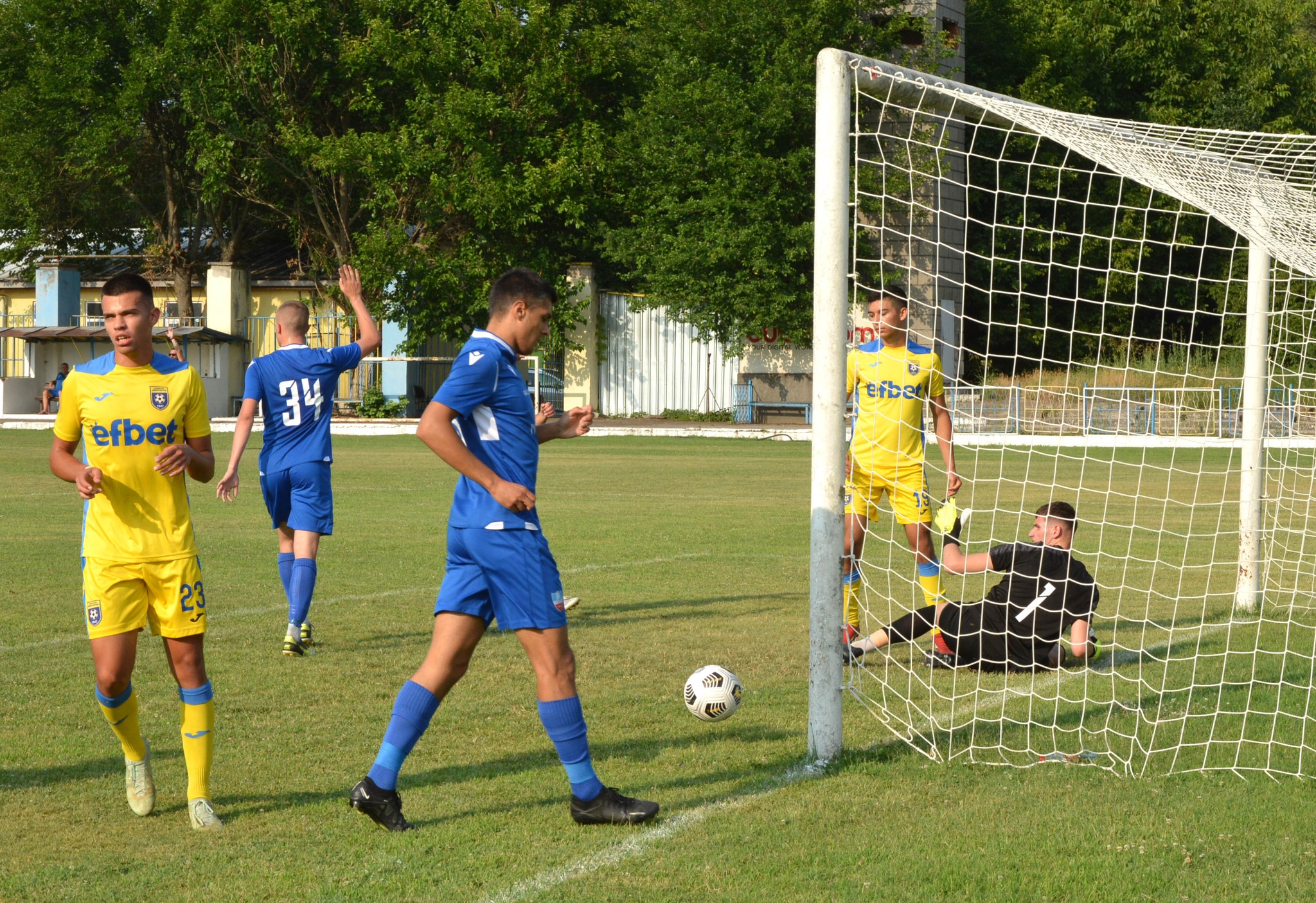 Спартак победи Димитровград в контрола без съдии