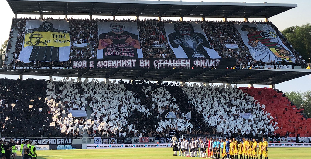 ВИДЕО и СНИМКИ: Бесика с две хореографии за началото на двете полувремена!