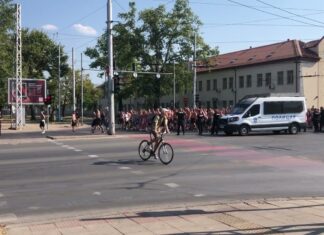 Голямо черно-бяло шествие за Дербито