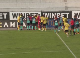 Локо и АЕЛ не си вкараха, но пък се сбиха