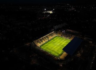 Слагат още 60 прожектора на „Philips“ на северната и южната трибуна на „Колежа“