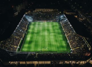 Полиция пази Колежа от Филипов! Той пък плаши със съд! (ВИДЕО)