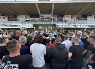 Феновете надъхаха Локо преди битката във Варна
