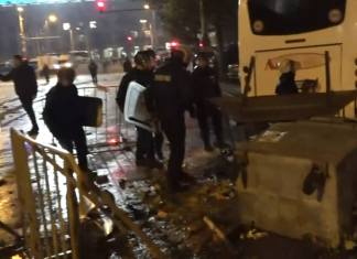 Битото от полицаи момиче на протеста: Пожелаха ми да видя майка си мъртва, докато гледах хора с отворени глави