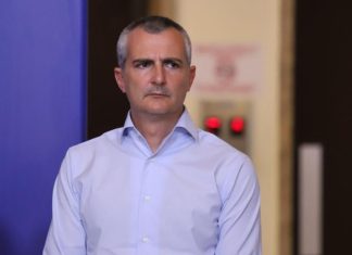 Министърът на спорта: Не може да бъдат затваряни стадиони. Това е абсурдно и няма как да стане.