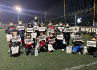 Фенове зарадваха малките локомотивци