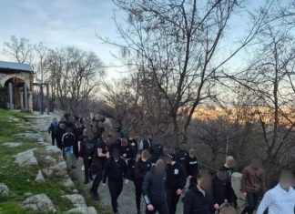 Lauta Army поиска демонтаж на Альоша /СНИМКА/