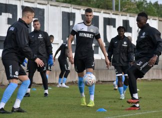 Локо се готви за мача с Черно море с двама 17 годишни. Евандро тренира с основната група