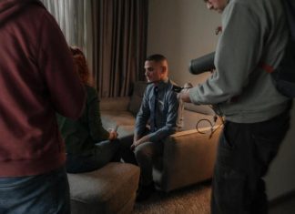 От дом за сираци, до втора самостоятелна изложба под тепетата!