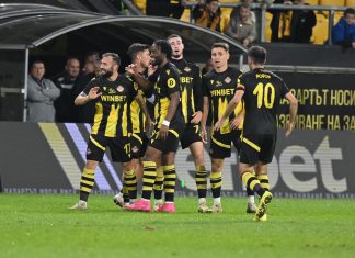 На Колежа питат фенове за ниската посещаемост