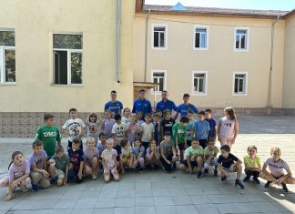 СНИМКИ: Играчи на Марица зарадваха деца от пловдивско училище