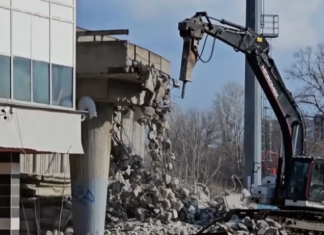 Започна събарянето на централната трибуна на стадион „Локомотив“