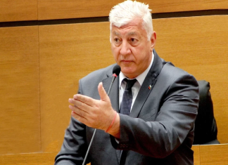 Инфо на BgDerby: Спрягат Зико за нов шеф в Ботев (Пд)