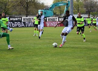 След цял мач с човек повече Локо Пд загуби от Славия у дома