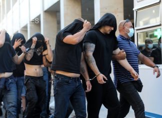 Погват футболните хулигани с доживотни забрани