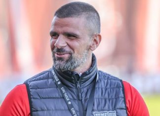 Млад български треньор вариант за Ботев